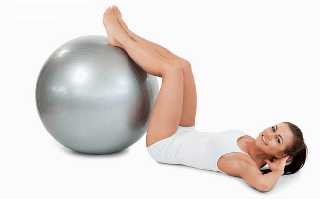 վարժություններ մարմնամարզական գնդակով `երակների վարիկոզ լայնացման համար